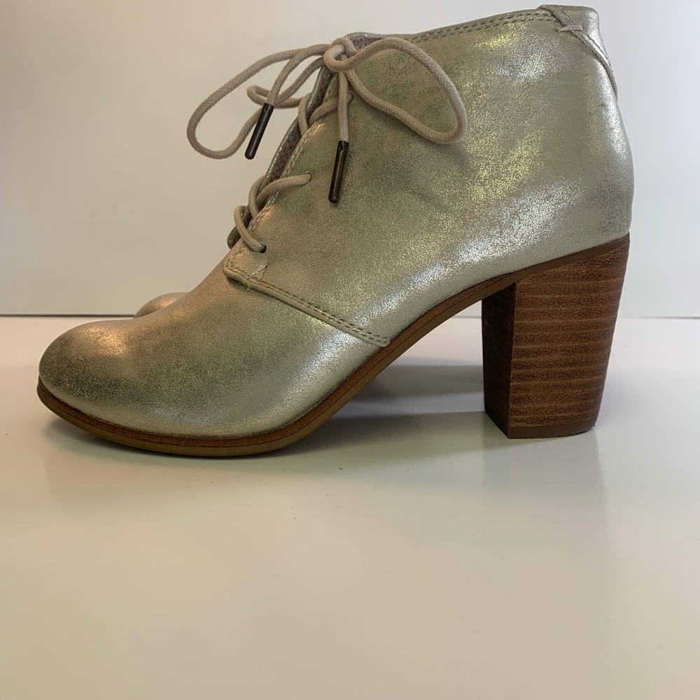 TOMS 'Lunata' Lace Up Booties White Gold Metallic Leather, Sz 6.5